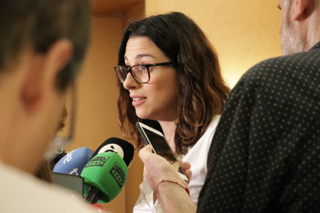 La vicepresidenta y portavoz del Gobierno valenciano y miembro de Compromís, Aitana Mas, atiende a los medios de comunicación en una imagen de archivo