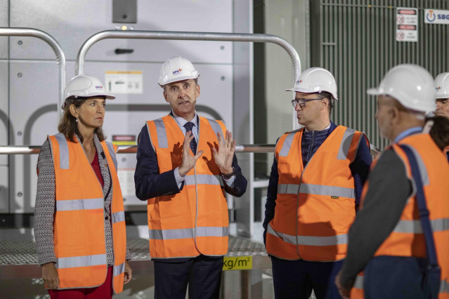 Reyes Maroto inaugura en Australia el primer centro de almacenamiento de baterías de Naturgy a nivel mundial