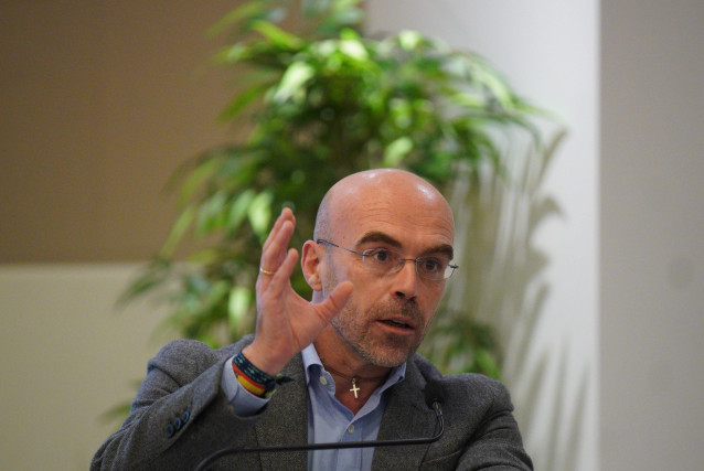 Archivo - El vicepresidente del Comité de Acción Política de Vox, Jorge Buxadé, interviene durante la jornada organizada por el partido para homenajear a las víctimas de ETA, en el Hotel NH Collection Villa de Bilbao, a 10 de noviembre de 2021, en Bilbao,