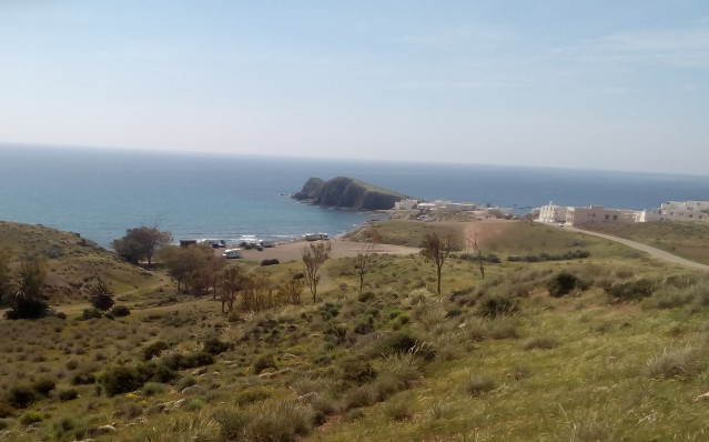 Archivo - Frente litoral de la Isleta del Moro, en el parque natural de Cabo de Gata-Níjar