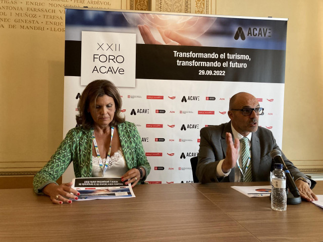 El presidente de la Asociación Corporativa de Agencias de Viajes Especializadas (Acave), Jordi Martí; junto a su gerente, Catiana Tur