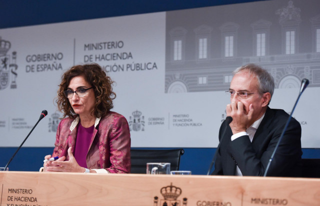 La ministra de Hacienda y Función Pública, María Jesús Montero, comparece en rueda de prensa, en el Ministerio de Hacienda, a 29 de septiembre de 2022, en Madrid, (España). Montero analiza la situación fiscal de España y ha informado sobre las novedades e