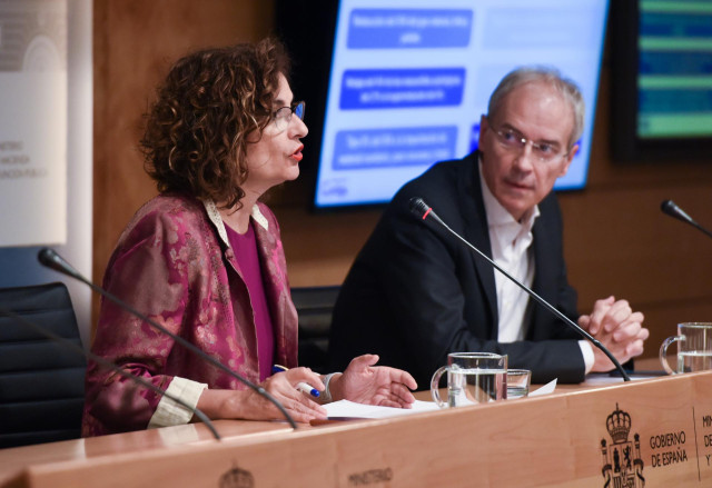 La ministra de Hacienda y Función Pública, María Jesús Montero, y el secretario de Estado de Hacienda y Presidente de la Agencia Tributaria, Jesús Gascón, comparecen en rueda de prensa, en el Ministerio de Hacienda, a 29 de septiembre de 2022, en Madrid,