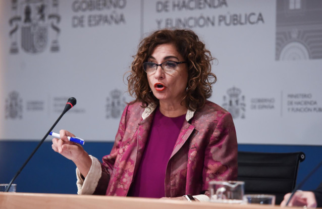 La ministra de Hacienda y Función Pública, María Jesús Montero, comparece en rueda de prensa, en el Ministerio de Hacienda, a 29 de septiembre de 2022, en Madrid, (España).