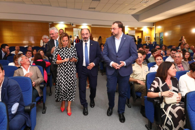 Lambán visita la 38º Feria del Jamón de Teruel, acompañado por la consejera Mayte Pérez, y el presidente de Asturias, Adrián Barbón.