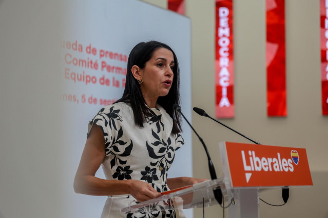 La presidenta de Ciudadanos, Inés Arrimadas, comparece en la sede nacional de Cs.