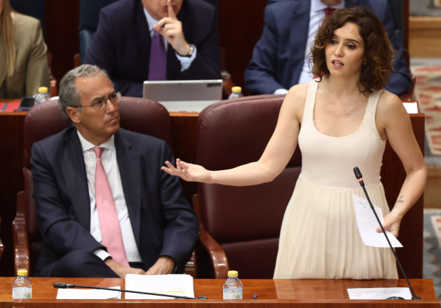 Archivo - La presidenta de la Comunidad de Madrid, Isabel Díaz Ayuso,  interviene durante una sesión plenaria en la Asamblea de Madrid, a 16 de junio de 2022, en Madrid (España).