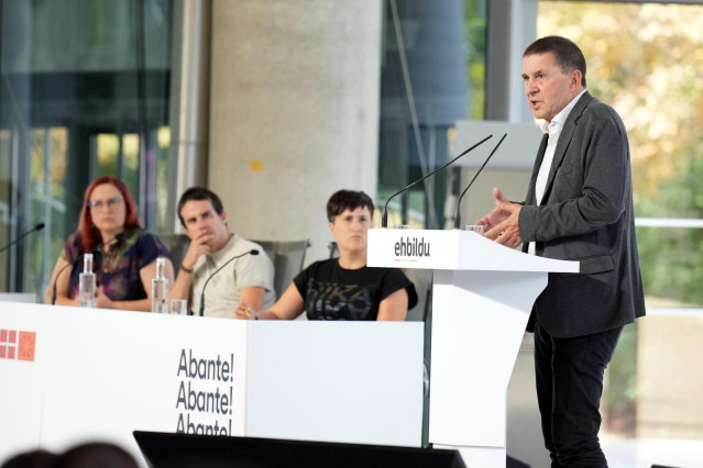 El coordinador general de Euskal Herria Bildu, Arnaldo Otegi, interviene durante la conferencia política de su partido, en el Palacio Euskaduna, a 18 de septiembre de 2022, en Bilbao