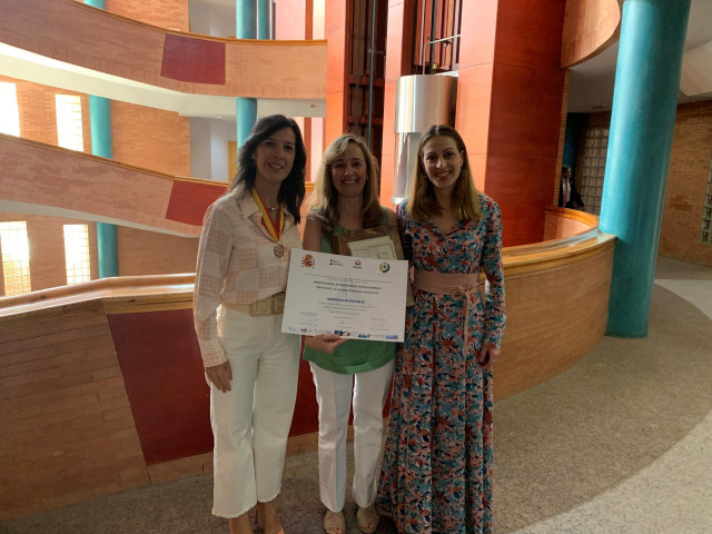 Cristina Heredero recibe el premio 'Prever' a Iberdrola por la gestión de riesgos laborales.