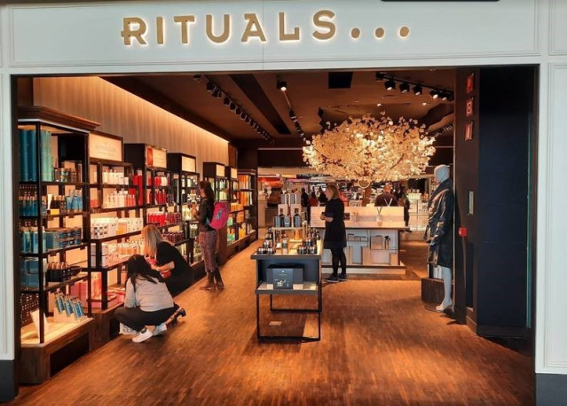 Las tiendas Rituals y Samsonite abren sus puertas en el Aeropuerto Madrid-Barajas.