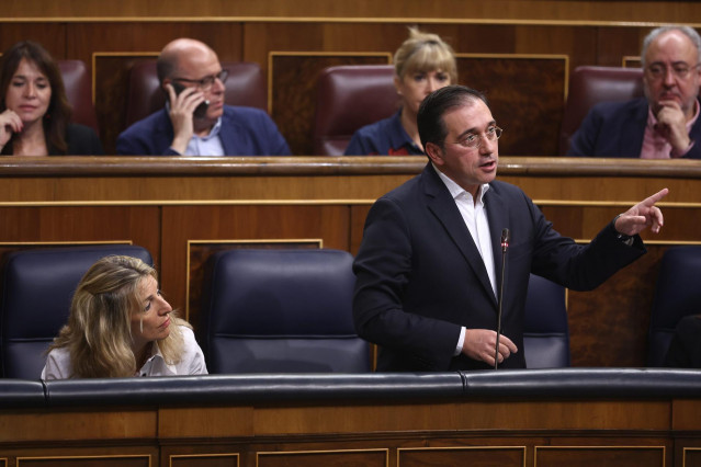 El ministro de Asuntos Exteriores, Unión Europea y Cooperación, José Manuel Albares, interviene durante la sesión de control al Gobierno del Pleno del Congreso, a 5 de octubre de 2022, en Madrid (España)