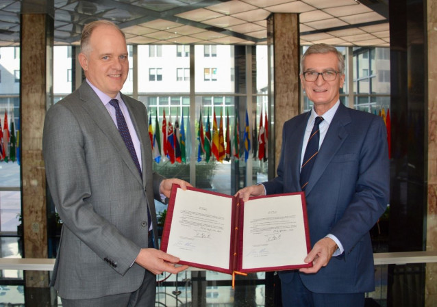 España ratifica en Washington la adhesión de Finlandia y Suecia a la OTAN