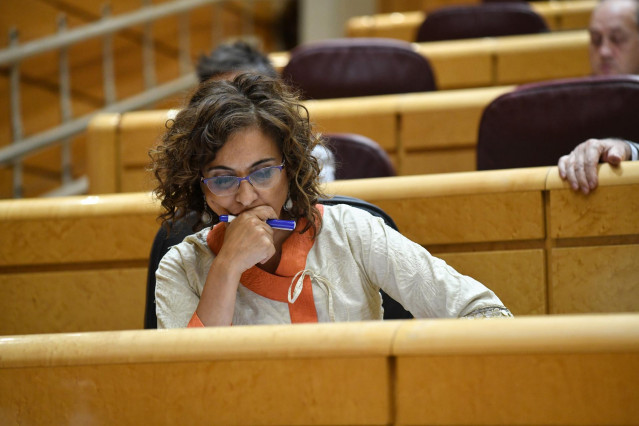 La ministra de Hacienda y Función Pública, María Jesús Montero,  en una sesión de control al Gobierno en el Senado.