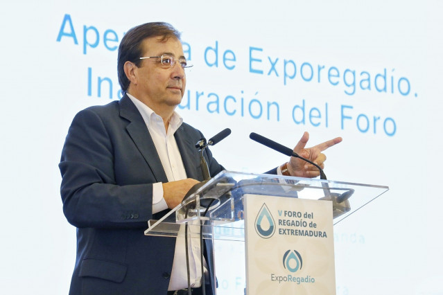 El presidente de la Junta de Extremadura, Guillermo Fernández Vara, en la inauguración del Foro de Regadío