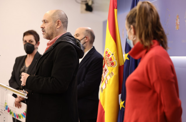 Archivo - El portavoz laboral de ERC, Jordi Salvador, en una rueda de prensa con otros partidos