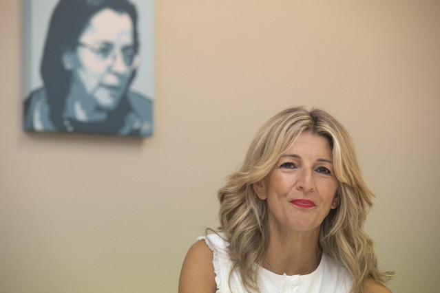 La vicepresidenta segunda del Gobierno y ministra de Trabajo y Economía Social, Yolanda Díaz, durante su visita a la Academia de la Llingua Asturiana, a 7 de octubre de 2022, en Oviedo, Asturias (España).