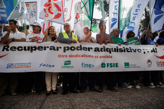Representantes de los nueve sindicatos convocantes de la manifestación de este sábado durante una concentración celebrada el pasado 6 de octubre