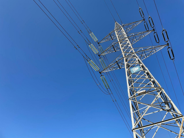 Archivo - Torre eléctrica