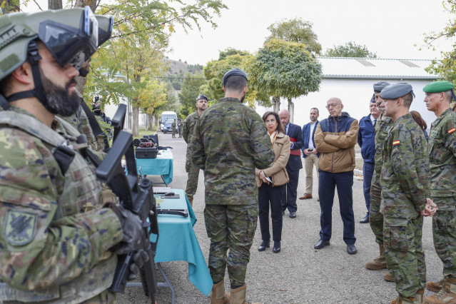 La ministra de Defensa, Margarita Robles, en una visita la Base Militar 
