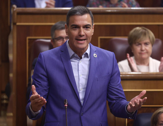 El presidente del Gobierno, Pedro Sánchez, interviene durante la sesión de control al Gobierno del Pleno del Congreso.