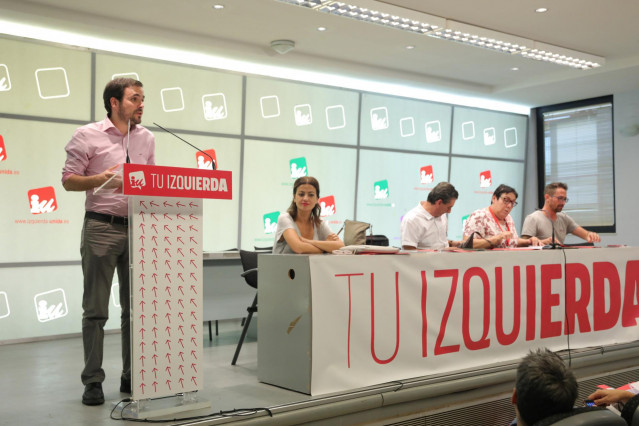Archivo - El coordinador general de Izquierda Unida, Alberto Garzón interviene en  la celebración de la Asamblea Político y Social de IU para ratificar si concurre o no en coalición con Podemos a las elecciones del 10-N, en Madrid (España), a 26 de septie