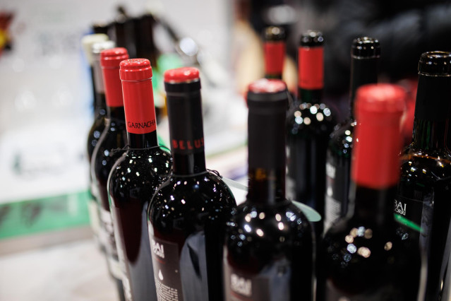 Archivo - Botellas de vino