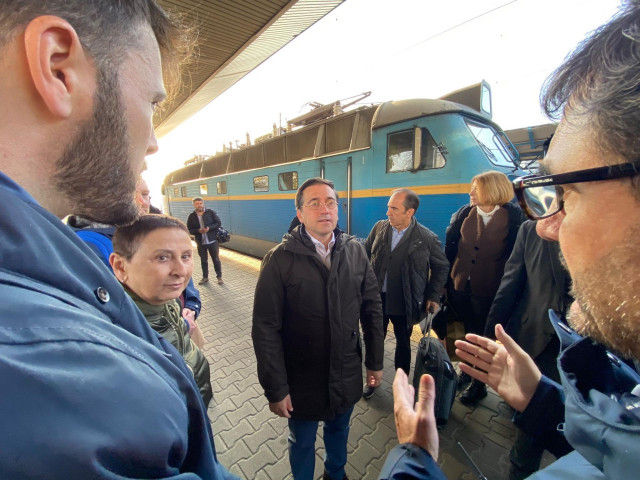 El ministro de Exteriores, José Manuel Albares, a su llegada a Kiev.