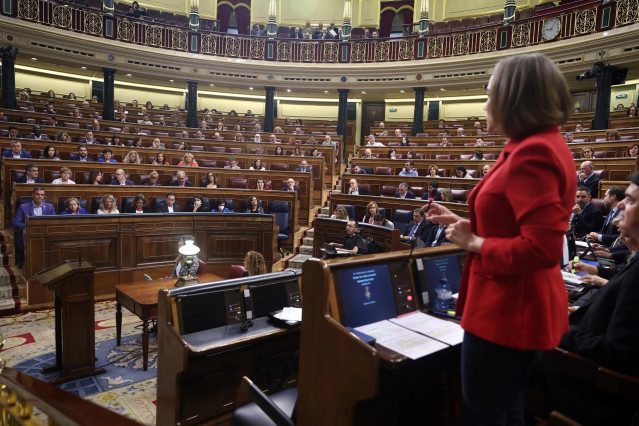 La portavoz del PP en el Congreso, Cuca Gamarra, interviene durante la sesión de control al Gobierno del Pleno del Congreso, a 5 de octubre de 2022, en Madrid (España). Sánchez acude a la sesión plenaria tras su ausencia en la de la semana pasada por su p