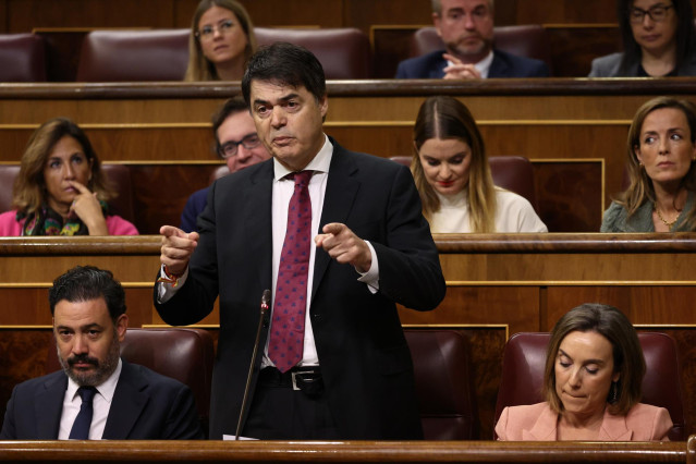 El diputado del PP Carlos Rojas interviene durante una sesión plenaria en el Congreso de los Diputados, a 2 de noviembre de 2022, en Madrid (España). El Partido Popular va a forzar una votación en el Congreso para retar al PSOE a apoyar que haya que desal