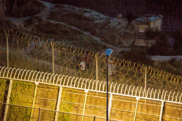 Archivo - Imagen de la frontera que separa Melilla de Marruecos
