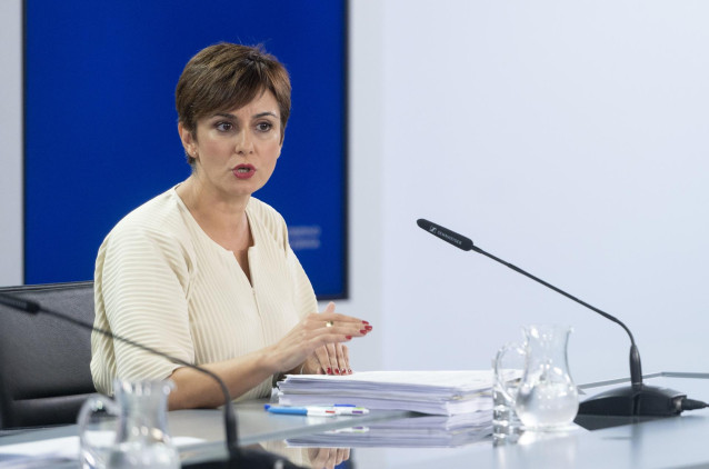 La portavoz del Gobierno, Isabel Rodríguez, en una rueda de prensa posterior a la reunión del Consejo de Ministros, en el Palacio de La Moncloa, a 18 de octubre de 2022, en Madrid (España). El Gobierno ha aprobado durante el Consejo de Ministros el nuevo