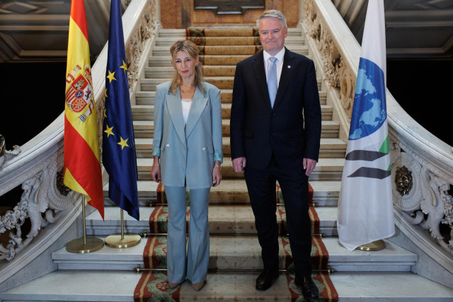 La vicepresidenta segunda y ministra de Trabajo, Yolanda Díaz, y el secretario general de la Organización para la Cooperación y el Desarrollo Económicos (OCDE), Mathias Cormann, inauguran el Foro Global Deal, en la Casa de América, en Madrid.