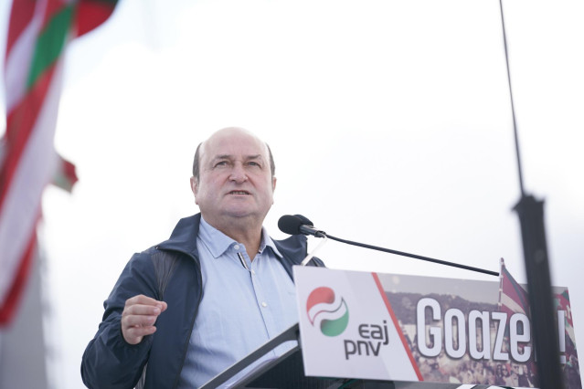 Archivo - El presidente de Euskadi Buru Batzarra (EBB), Andoni Ortuzar, interviene en la celebración del Alderdi Eguna