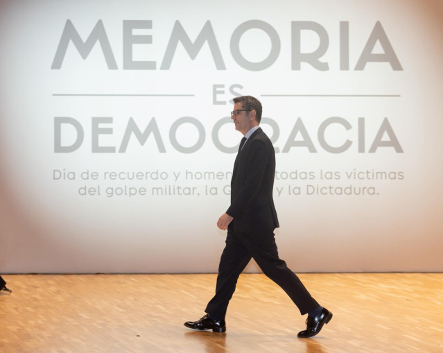 El ministro de Presidencia, Relaciones con las Cortes y Memoria Democrática, Félix Bolaños, a su llegada al acto conmemorativo con motivo del Día de Recuerdo y Homenaje a todas las víctimas del golpe militar, la guerra y la dictadura.