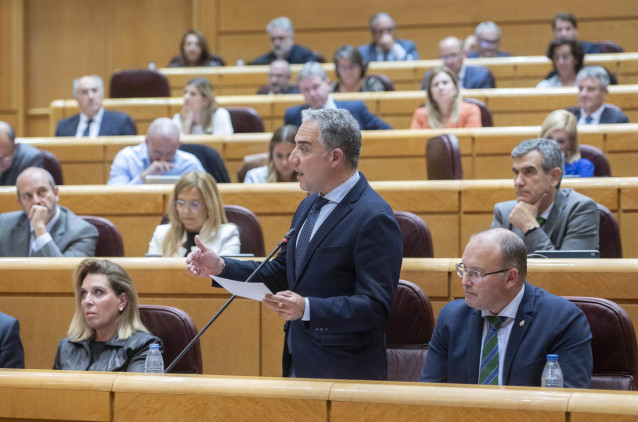 El coordinador general del PP, Elías Bendodo, interviene en una sesión de control al Gobierno en el Senado, a 25 de octubre de 2022, en Madrid (España). El Senado celebra hoy una sesión de control al Gobierno después del debate que vivieron la semana pasa