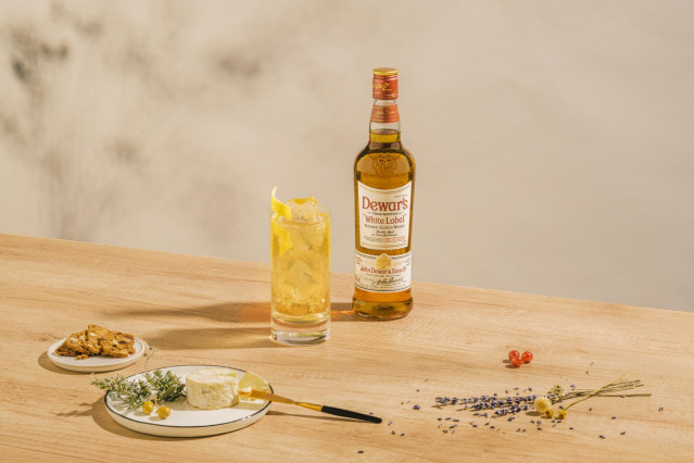 Archivo - Botella de Dewars