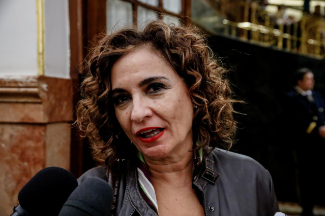 La ministra de Hacienda, María Jesús Montero, ofrece declaraciones a los medios.