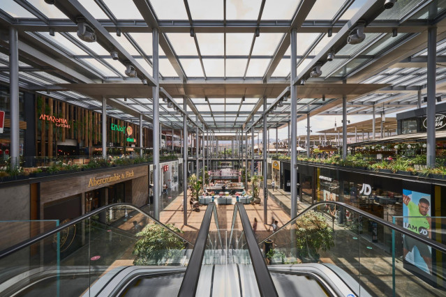 Archivo - Centro comercial