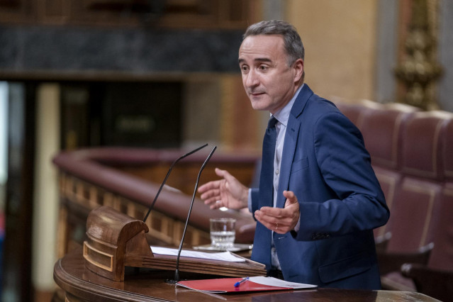 Archivo - El diputado del PSOE Pere Joan Pons interviene en una sesión plenaria, en el Congreso de los Diputados.