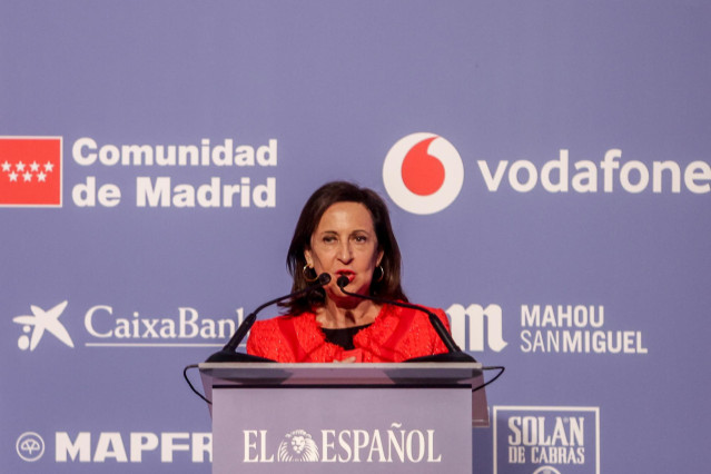 La ministra de defensa, Margarita Robles, interviene en la ceremonia de los VIII Premios Leones que otorga el diario 'El Español’ en la Puerta del Sol, a 3 de noviembre de 2022, en Madrid (España). Los galardones acostumbran a premiar las acciones o los g