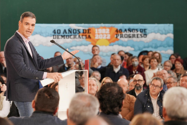 El secretario general del PSOE y presidente del Gobierno, Pedro Sánchez, interviene en un acto en Vitoria-Gasteiz