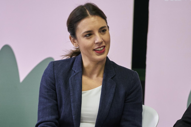 La ministra de Igualdad, Irene Montero, durante la celebración de la 'Uni de otoño' en la Facultad de Ciencias Políticas de la Universidad Complutense de Madrid, a 5 de noviembre de 2022, en Madrid (España). Podemos celebra su 'Universidad de Otoño', uno