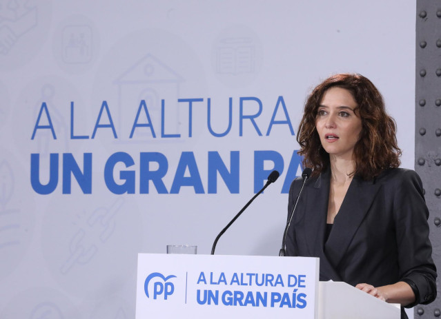 La presidenta de la Comunidad de Madrid, Isabel Díaz Ayuso, interviene durante la segunda convención sectorial del Partido Popular (PP), a 24 de octubre de 2022, en Madrid (España). El PP quiere que esta convención sirva para tratar asuntos como la inserc