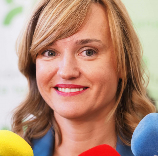 Archivo - La ministra de Educación y Formación Profesional, Pilar Alegría, ofrece declaraciones a los medios a su llegada al Colegio Santa Teresa de Jesús, a 30 de septiembre de 2022, en Valladolid, Castilla y León (España). La ministra de Educación y For