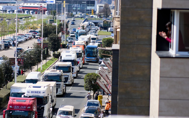 Archivo - Varios camiones en una marcha convocada desde el polígono de Raos hasta el Centro Botín, en el paro del pasado mes de marzo