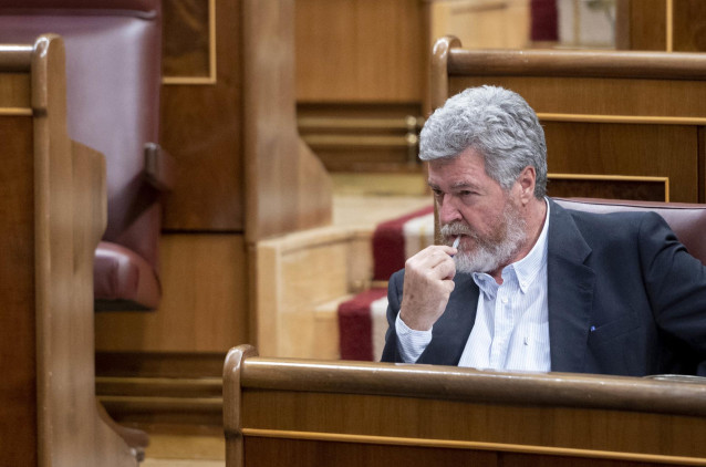 Archivo - El diputado de Unidas Podemos, Juan Antonio López de Uralde, durante una sesión plenaria en el Congreso de los Diputados, a 21 de junio de 2022, en Madrid (España).