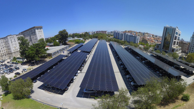 Archivo - Instalación de autoconsumo en un parking en Portugal instalada por Sunenergy.
