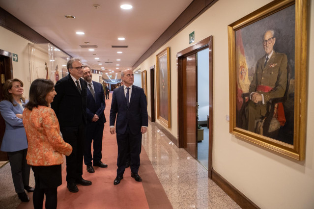 La ministra de Defensa, Margarita Robles, y el de Universidades, Joan Subirats