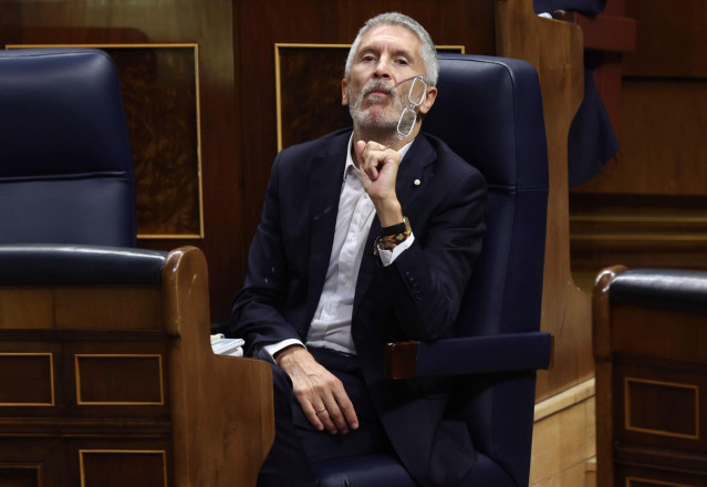 Archivo - El ministro de Interior, Fernando Grande-Marlaska, en una sesión de control al Gobierno