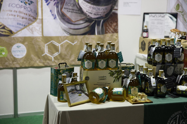 Productos expuestos durante la XXXVII edición de la feria BioCultura en IFEMA Madrid, a 3 de noviembre de 2022, en Madrid (España). BioCultura promueve el consumo responsable y las alternativas respetuosas con el medio ambiente y la salud de las personas.